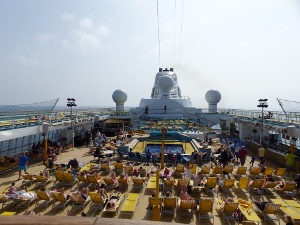 BUCHE MEER Pooldeck AidaCara