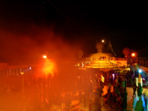 BUCHE MEER Party auf Deck