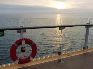 BUCHE MEER Mein Schiff 3 Norwegen Sonnenuntergang Deck 14