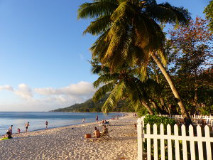 BUCHE MEER Seychellen Abendstimmung Beau Vallon Strand
