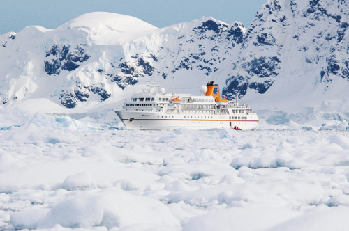 BUCHE MEER SEE MS BREMEN in Paradise Bay Hapag-Lloyd Cruises