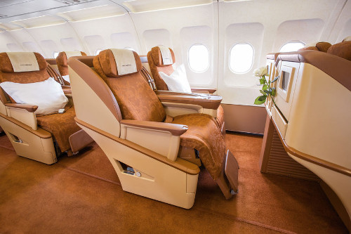 BUCHE MEER SEE Beinfreiheit im Privatjet Hapag-Lloyd Cruises