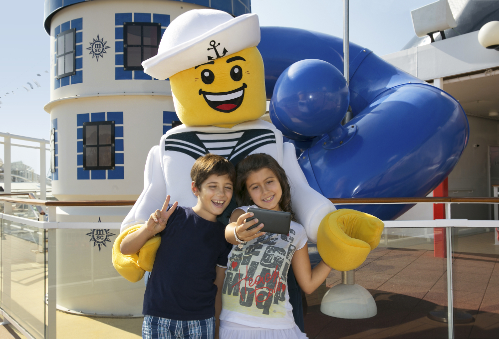 BUCHE MEER SEE MSC Kinder an Bord