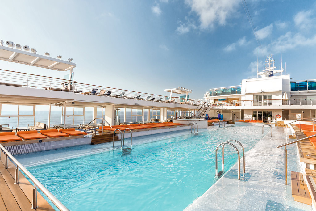 BUCHE MEER SEE 25-Meter-Pool <i>Mein Schiff 4</i>